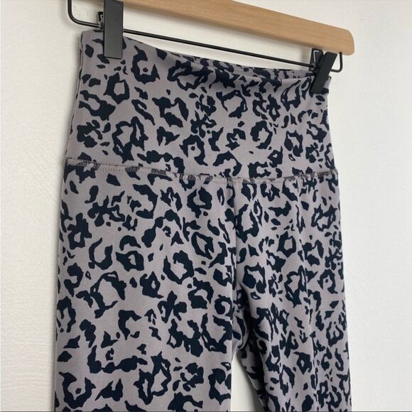 NWT balance collection storm leopard leggings small - Picture 3 of 9
